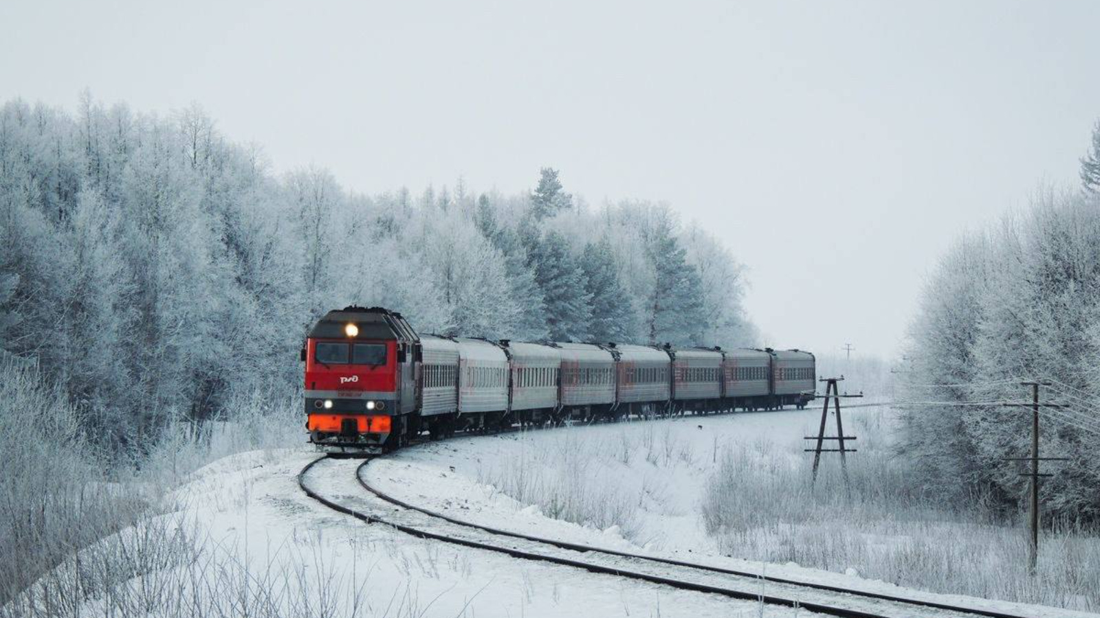 Тэп зимой. Тэп70бс 240. Поезд тэп70. Пассажирский поезд дм62 1834. Поезд зима.
