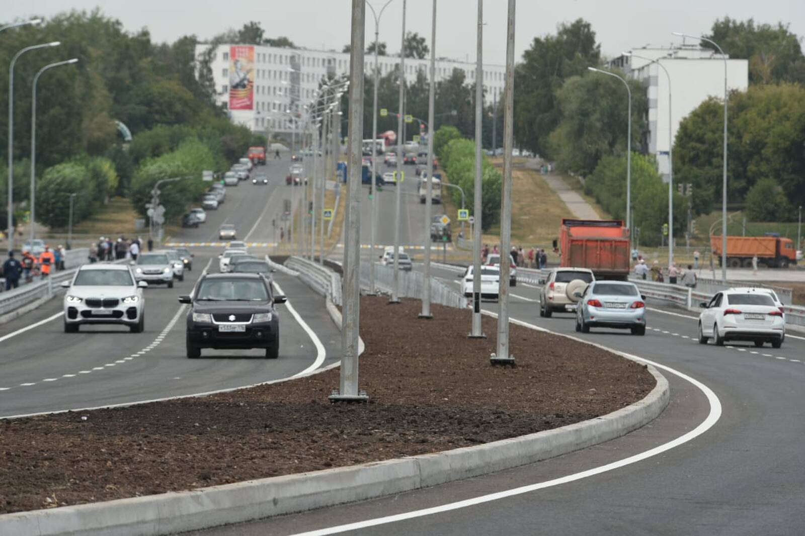 Погода набережные челны 2023. Дороги в городе. Автомобиль на дороге. Дорога Россия. Дорога в городе Россия.